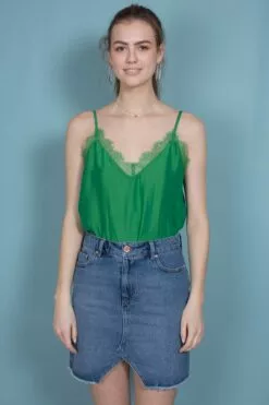 Second Female Macy Strap Top - Medium Green -Second Female Salg 01IwbZg3RnmuSnkzX9ut IMG 4286