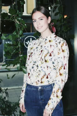 Second Female Scarlet Shirt - Off White -Second Female Salg 0JUbbiYRQdqhwVOjUB4x Photo 23 09 2018 14 11 26