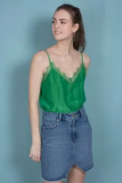 Second Female Macy Strap Top - Medium Green -Second Female Salg 1tmvzfA0QCmiJ8wFu2xw IMG 4292