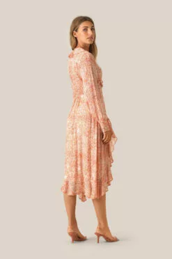 Second Female Floral LS Wrap Dress - Apricot Brandy -Second Female Salg 3DjenMfQ36jQXhJJ92r7 53209 3072 3 1000x 574ef541 8b96 471c 89e3 afbb13ae2196