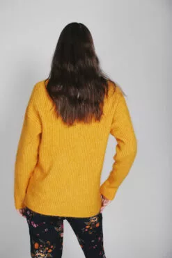 Second Female Aloa Knit V-Neck - Golden Glow -Second Female Salg 4ZPtR1IMQMWpSc5QqhiT Photo 23 09 2018 13 43 42