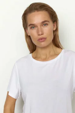 Second Female Ello New SS Tee - White -Second Female Salg 53142 1001 13 1000x 43aa3980 68d2 4d3a 8754 083777dd0f8b
