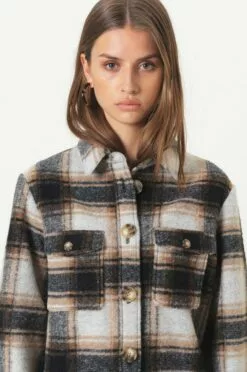 Second Female Amber Shirt Jacket - Caviar -Second Female Salg 53903 8003 12 600x 23109a51 fa5d 40ba 9409 824a222a5b8b