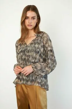 Second Female Rogers Blouse - Black -Second Female Salg 54173 8001 11 1200x d8f90601 682e 4eeb a003 374ce1e90ce7