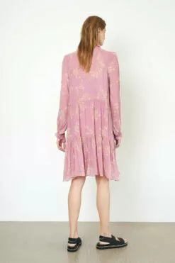 Second Female Mories Dress - Lilas -Second Female Salg 54467 3102 14 1000x d783fde2 c5f7 4171 978a 10f0a7ad497e