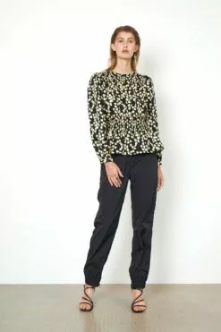 Second Female Alula Blouse - Chamomile -Second Female Salg 54502 2032 14 1200x ca33fdef f793 4d57 a60a 1528ddd01aa4