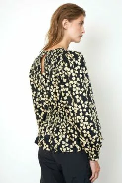 Second Female Alula Blouse - Chamomile -Second Female Salg 54502 2032 15 1200x 5d3cf5bc 8172 47e8 a692 51bcf152ef89