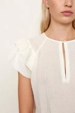 Second Female Mallorca Top - Bright White -Second Female Salg 54634 1004 12 1200x1800 1d884b1a d6e6 412f 9a71 af84c510488d