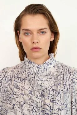 Second Female Fiji Shirt - Bright White -Second Female Salg 54692 1004 13 1200x1800 fa4e2134 38b7 4a28 a9d3 bcedbd63d102