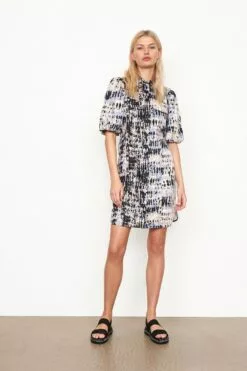 Second Female Santo Dress - Black -Second Female Salg 54776 8001 11 1400x a699dc45 a0a3 423b bcb7 e14e58c3895c