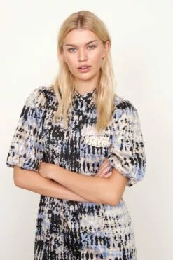 Front -Second Female Salg 54776 8001 12 1600x 6ab0e6fb ec41 454f 82c3 f3eba9d78eb7