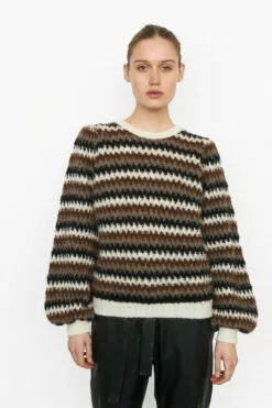 Second Female Yolanda Knit O-Neck - Black 19 Second Female Yolanda Knit O-Neck - Black -Second Female Salg 55012 8001 11 800x 79ebc003 dc11 4c6e b610 b0fd46161bf0