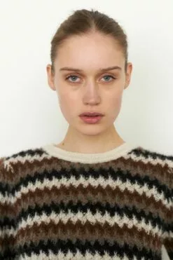 Second Female Yolanda Knit O-Neck - Black 20 Second Female Yolanda Knit O-Neck - Black -Second Female Salg 55012 8001 12 800x 1b9d6264 2525 4f5c 9cd3 01b693a10e5c