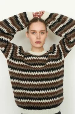 Second Female Yolanda Knit O-Neck - Black 21 Second Female Yolanda Knit O-Neck - Black -Second Female Salg 55012 8001 17 800x 9a32fbf7 7616 43d5 b71f 645a3cce6df7