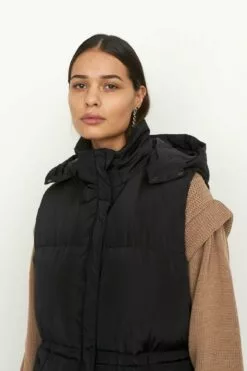 Second Female Buffie Maxi Waistcoat - Black -Second Female Salg 55127 8001 13 1200x1800 bac01036 54bf 4b9b af92 2ede9bc33292