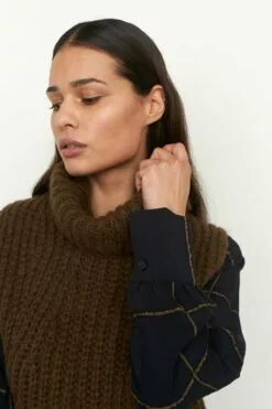 Second Female Ivoray Knit Vest - Dessert Palm 10 Second Female Ivoray Knit Vest - Dessert Palm -Second Female Salg 55150 6043 12 1200x1800 dc2f4ec8 e01b 48ad 8770 24032031b410