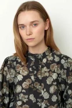 Second Female Ellea Blouse - Black -Second Female Salg 55407 8001 12 1200x1800 0f78b3a5 2215 4974 ba55 f03245fa4f8d