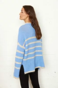 Second Female Ovalis Knit T-Neck - Cornflower Blue -Second Female Salg 55530 5087 13 1200x1800 3b09b290 7a82 49ed 86c6 58ff9eca2e33