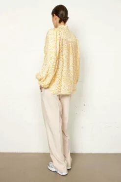 Second Female Belladonna Shirt - Ochre -Second Female Salg 55534 2041 15 1000x fb2ade35 9659 40b6 96a1 b0bedde9cee9