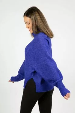 Second Female Brook Knit Oversize T-Neck - Spectrum Blue -Second Female Salg 55762 5083 mod BrookKnitOversizeT Neck SpectrumBlue 4