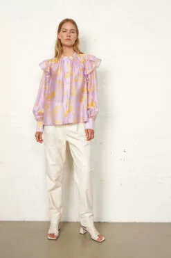 Second Female Lyna Shirt - Orchid Bloom -Second Female Salg 55773 3115 14 1000x 6d7408d8 7262 412b bc6e 22d3857c4451