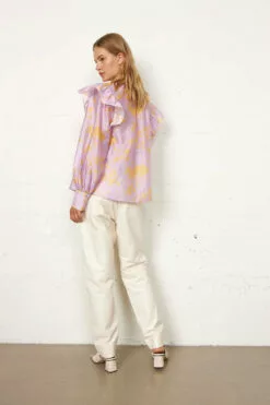 Second Female Lyna Shirt - Orchid Bloom -Second Female Salg 55773 3115 15 1000x 1cfed4cb 904b 4a6d a04c 76fb5f0b41db