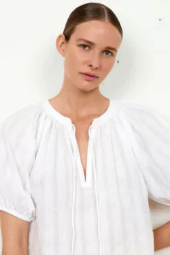 Second Female Frigg Blouse - White -Second Female Salg 55830 1001 11 1000x 5ae77f98 612d 4210 922e 63085604e353