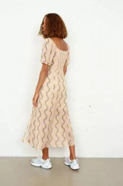 Second Female Magne Dress - Winter Wheat -Second Female Salg 55880 2042 15 1200x1800 f995e6b8 dbf9 4e87 a5b0 0dd777241ec6