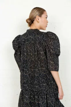 Second Female Jodis Blouse - Black -Second Female Salg 55899 8001 15 1000x 314d490e f0ba 44f2 94c7 c2efb36216a9