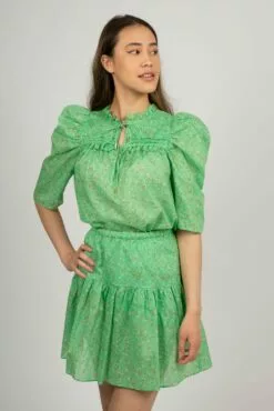 Second Female Jodis Blouse - Absinthe Green -Second Female Salg 55900 4077 mod JodisMiniSkirt AbsintheGreen55899 4077 JodisBlouse AbsintheGreen 1