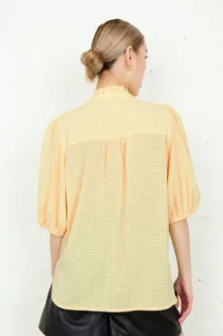 Second Female Tara New Shirt - Golden Haze -Second Female Salg 55945 2045 14 1000x 25b96e34 a185 4cbc ab3d cd9548e4d61f