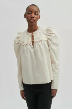 Second Female Eleni Blouse - Dark Chalk -Second Female Salg 56088 1033 11 1000x 66477aac 85ea 45a2 9f7e f8b35b992751