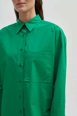 Second Female Alulin Shirt - Green Tambourine -Second Female Salg 56116 4083 13 700x 43a24f4e dd6d 4346 a4c0 9d67e9e6b3e3