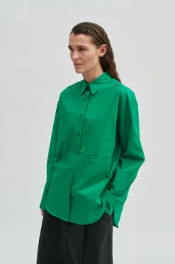 Second Female Alulin Shirt - Green Tambourine -Second Female Salg 56116 4083 15 700x 9d627528 c307 4f71 a96d 92448887749a