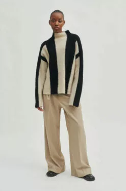 Second Female Hertha Knit T-Neck - Black -Second Female Salg 56128 8001 13 600x fcf999e1 0f9c 4451 b076 f6a391d84b3e