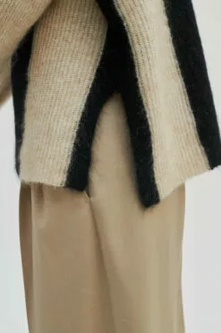 Second Female Hertha Knit T-Neck - Black -Second Female Salg 56128 8001 14 600x 1487c70e 7f0e 45ca 9864 b8314c63e1e8