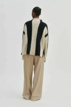 Second Female Hertha Knit T-Neck - Black -Second Female Salg 56128 8001 15 600x 029d0da3 7031 41b8 97ba bb831d5d5b13