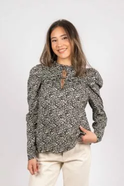 Front -Second Female Salg 56319 8001 XS mod MikkaBlouse Black 4