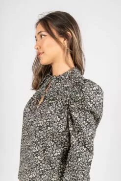 Second Female Mikka Blouse - Black 12 Second Female Mikka Blouse - Black -Second Female Salg 56319 8001 XS mod MikkaBlouse Black 7