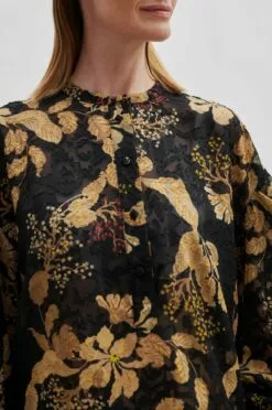 Second Female Mystery Blouse - Black -Second Female Salg 56597 8001 12 1195x1800 811f699c 28f3 4d38 be26 b25c5ae3ba7a