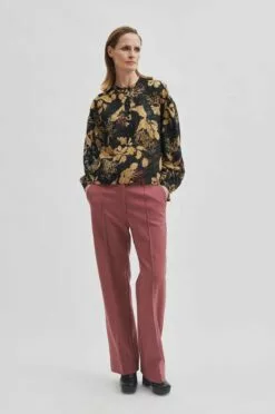 Second Female Mystery Blouse - Black -Second Female Salg 56597 8001 14 1195x1800 54891fa4 a586 4d24 a6a0 e9c0c6ba4c7f