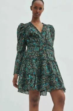 Second Female Pheasant Waist Dress - Tropical Green 14 Second Female Pheasant Waist Dress - Tropical Green -Second Female Salg 56624 4084 11 700x 859f1d72 920a 4439 9d4c 08a9a2b2c1f9