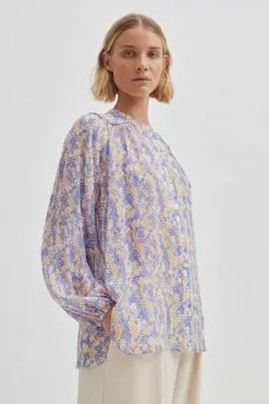 Second Female Poppi Shirt - Amparo Blue -Second Female Salg 56818 5100 11 562803ee fac9 4a43 ad63 382aa6ba7756