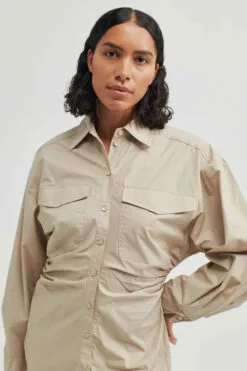 Second Female Enara Dress - Crockery -Second Female Salg 56825 6104 12 700x 7734f58c f246 4296 b238 bdff163efb44