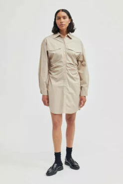 Second Female Enara Dress - Crockery -Second Female Salg 56825 6104 13 700x adaf63c0 6008 4e1d b1ff a1654910f591