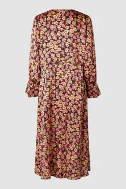 Second Female Victory V-Neck Dress - Camellia Rose -Second Female Salg 56922 3123 18 700x a95d648f d941 4f12 9aa6 9cc5a0813927