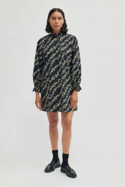 Second Female Kalmia Tunic Dress - Black -Second Female Salg 56968 8001 12 700x 26e71daf 0059 49d3 ba06 2945426aa70f