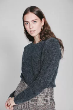Second Female Brook Knit Raw O-neck - Dark Grey Melange -Second Female Salg 5CRVTjIsTdWgs2IuGS99 Photo 23 09 2018 16 48 21
