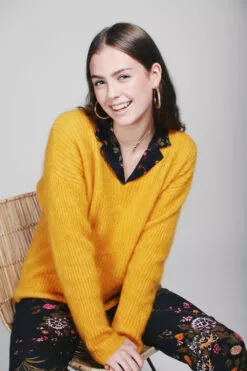 Second Female Aloa Knit V-Neck - Golden Glow -Second Female Salg 5h8r200TaSi3f55HqrxY Photo 23 09 2018 13 42 26