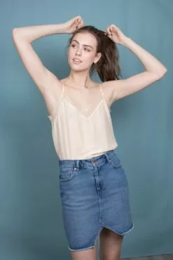 Second Female Macy Strap Top - Brazilian Sand -Second Female Salg 6J49Erp9RbeFXiqeliq3 IMG 4433